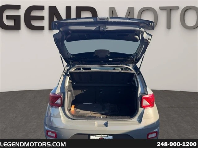 2022 Hyundai Venue - Image 15 of 21