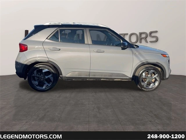 2022 Hyundai Venue - Image 9 of 12