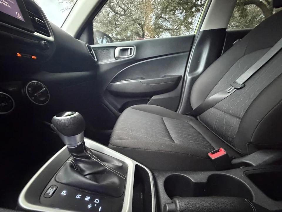 2022 Hyundai Venue - Image 11 of 21