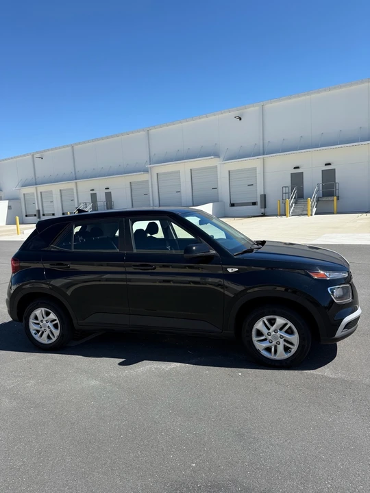 2022 Hyundai Venue - Image 2 of 18