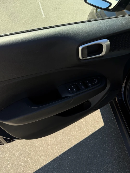 2022 Hyundai Venue - Image 12 of 18