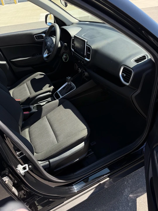 2022 Hyundai Venue - Image 16 of 18