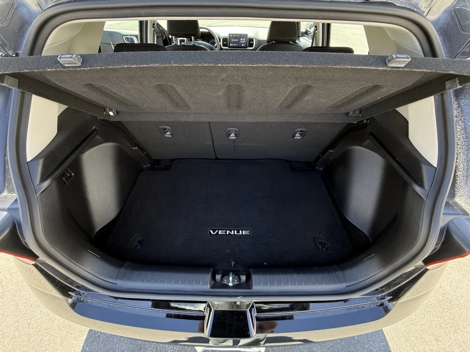 2022 Hyundai Venue - Image 17 of 18