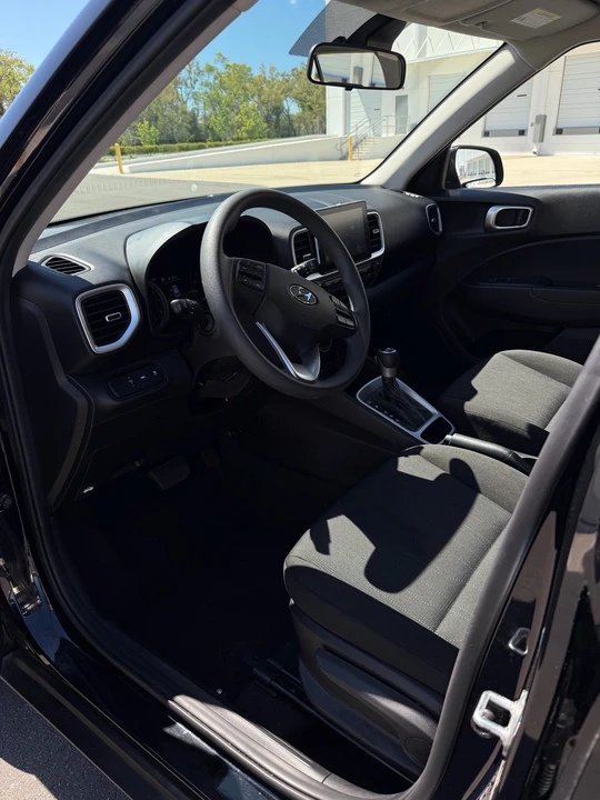 2022 Hyundai Venue - Image 9 of 18