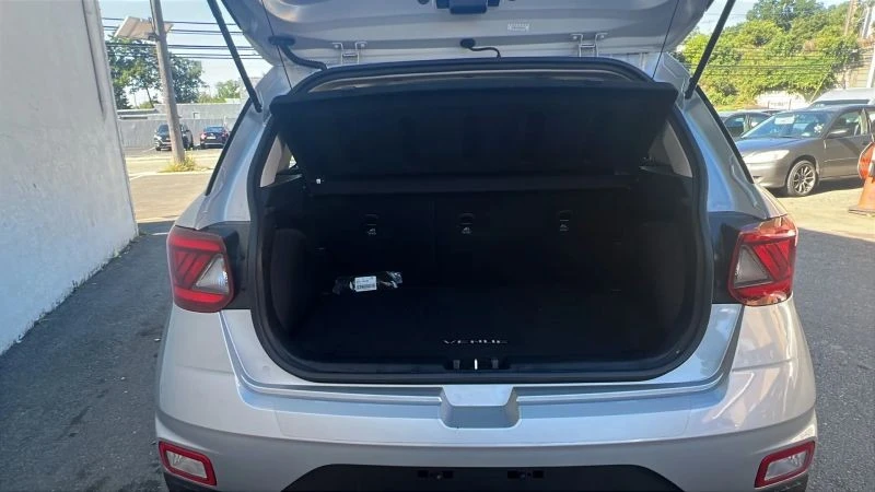 2022 Hyundai Venue - Image 10 of 12