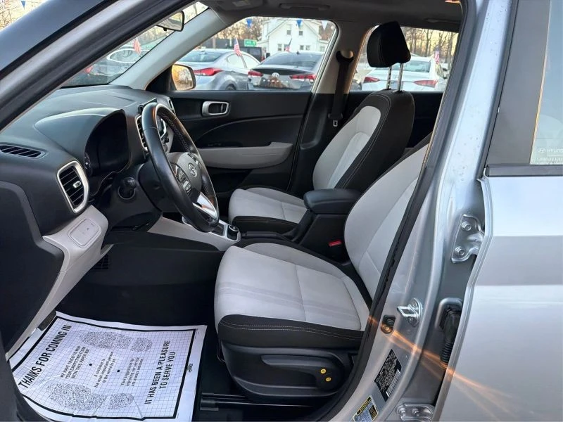 2022 Hyundai Venue - Image 9 of 12