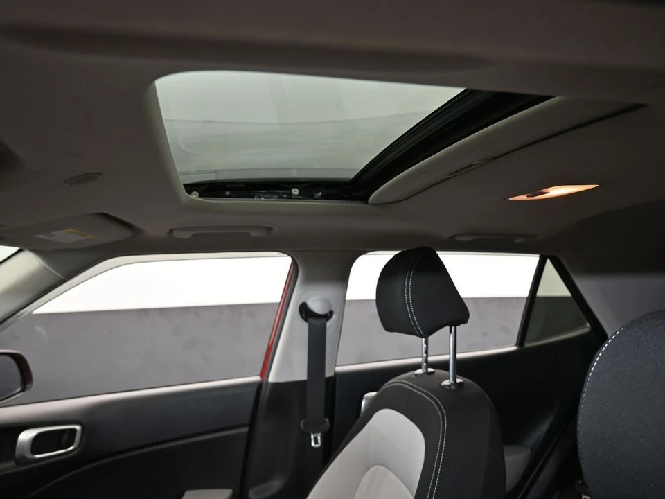 2022 Hyundai Venue - Image 11 of 12