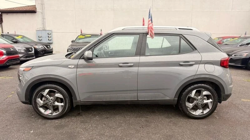 2022 Hyundai Venue - Image 9 of 12