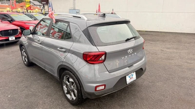 2022 Hyundai Venue - Image 4 of 12
