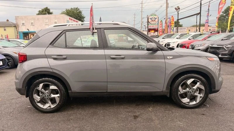 2022 Hyundai Venue - Image 10 of 12