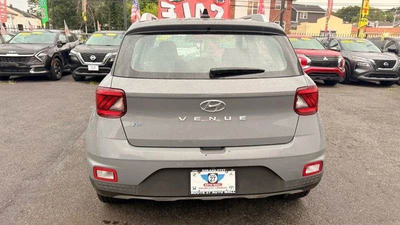 2022 Hyundai Venue - Image 5 of 12