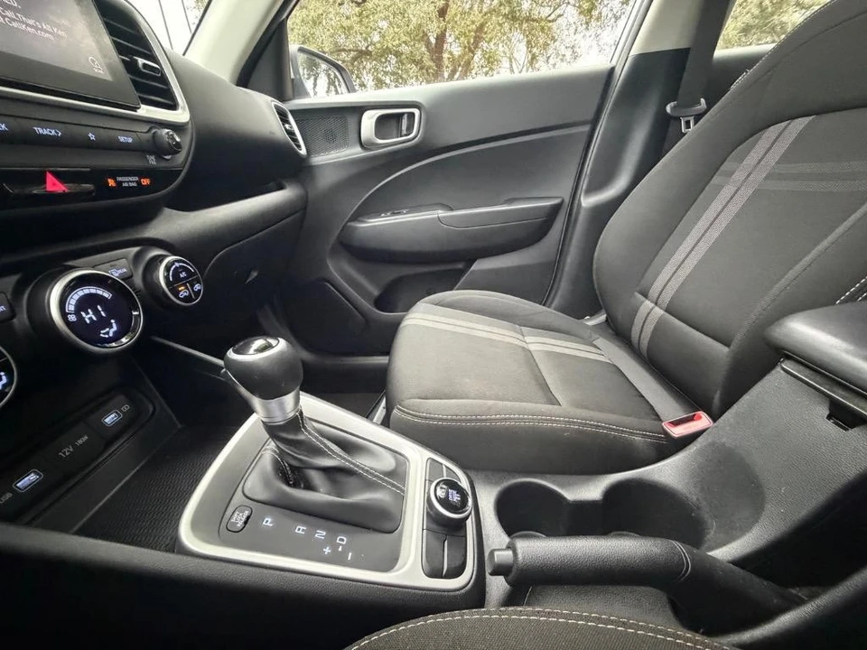2022 Hyundai Venue - Image 16 of 21