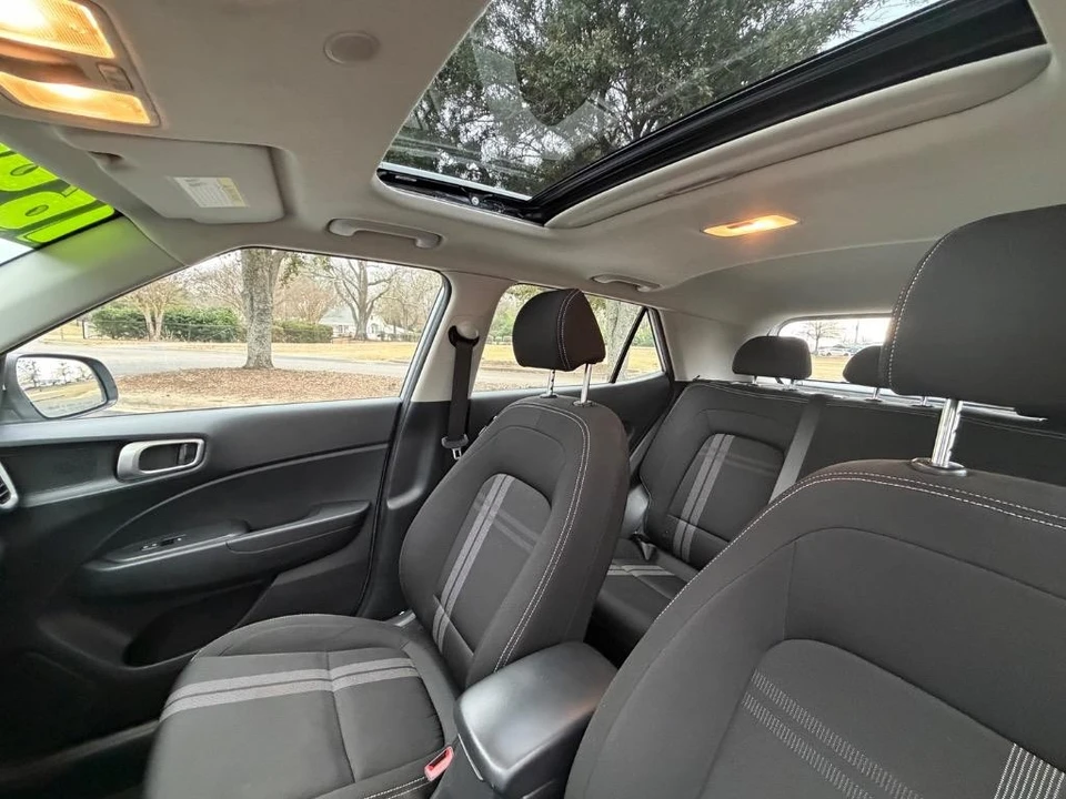 2022 Hyundai Venue - Image 9 of 21