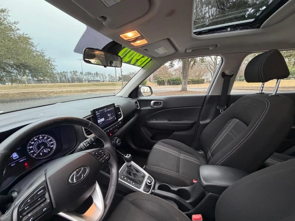 2022 Hyundai Venue - Image 8 of 21