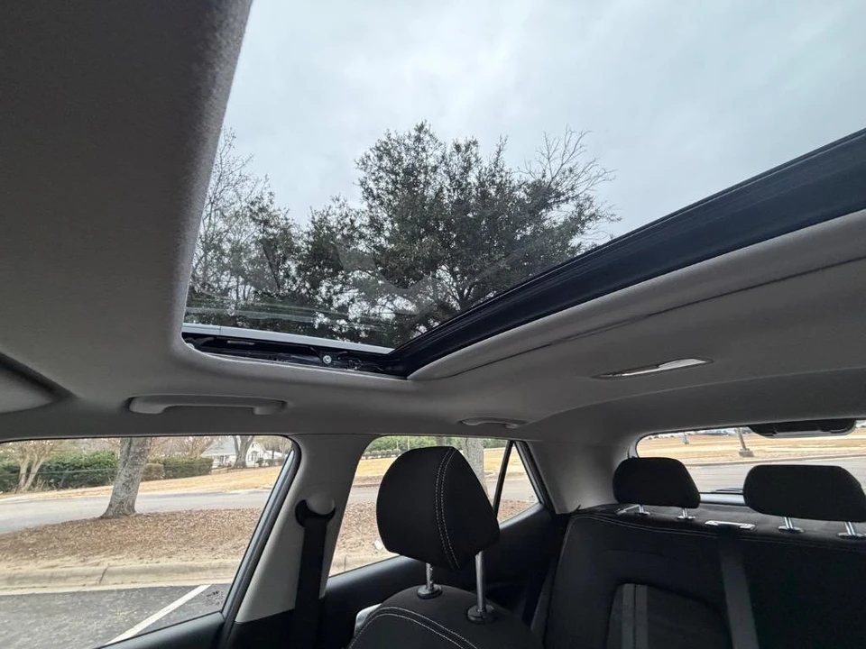 2022 Hyundai Venue - Image 18 of 21