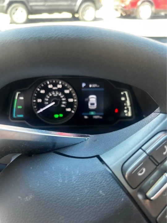 2022 Hyundai Ioniq 5 - Image 2 of 8