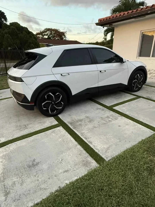 2022 Hyundai Ioniq 5 - Image 2 of 10