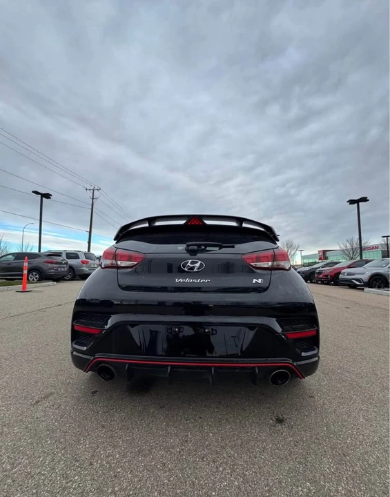 2022 Hyundai Veloster - Image 2 of 7