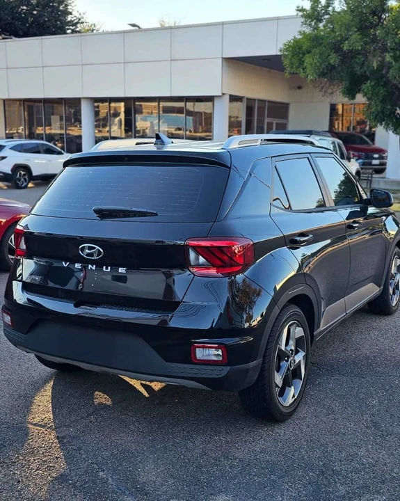 2022 Hyundai Venue - Image 4 of 7