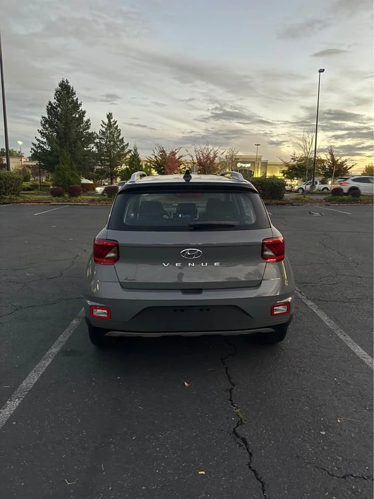 2022 Hyundai Venue - Image 5 of 10