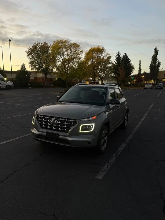 2022 Hyundai Venue - Image 2 of 10