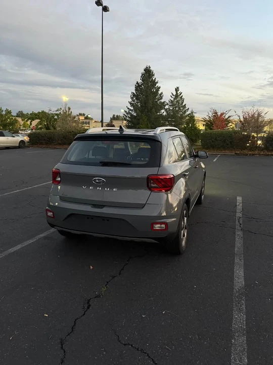 2022 Hyundai Venue - Image 6 of 10