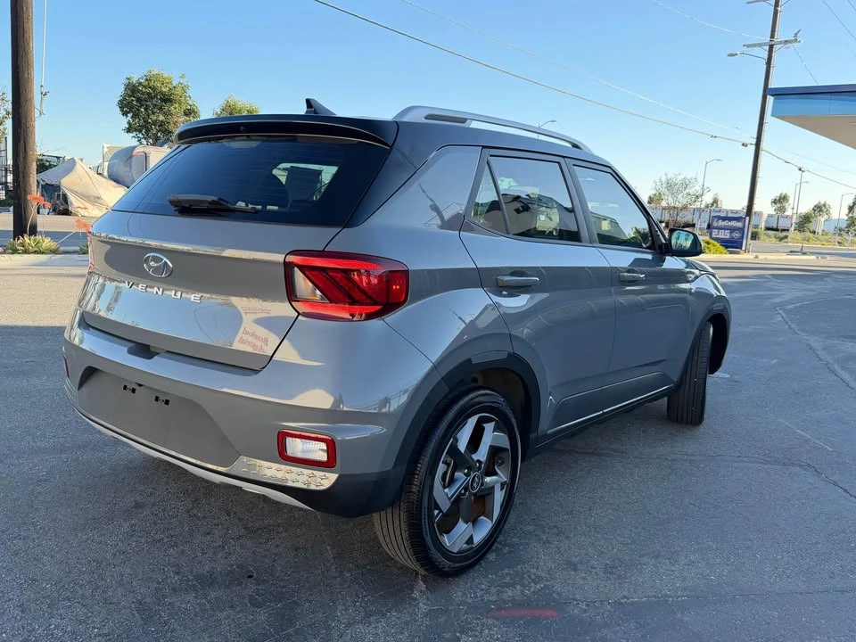 2022 Hyundai Venue - Image 4 of 15
