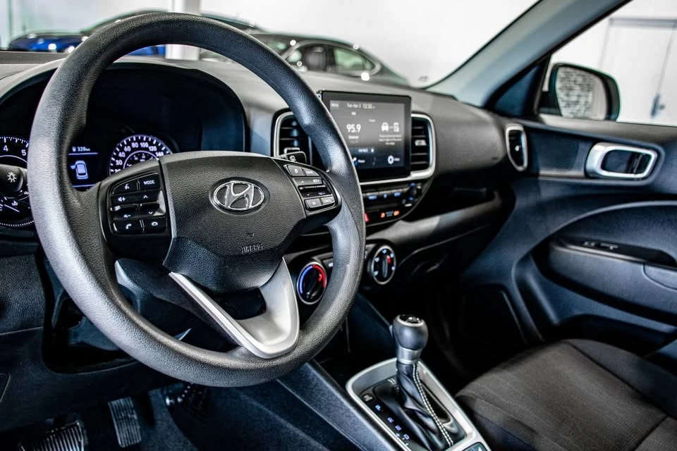 2022 Hyundai Venue - Image 16 of 20