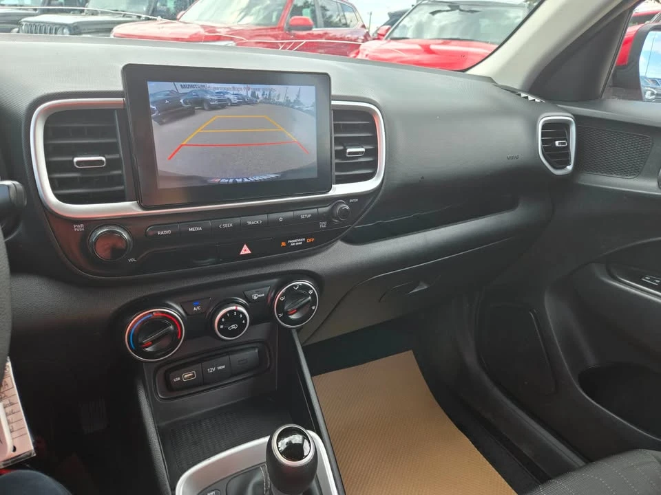 2022 Hyundai Venue - Image 14 of 18