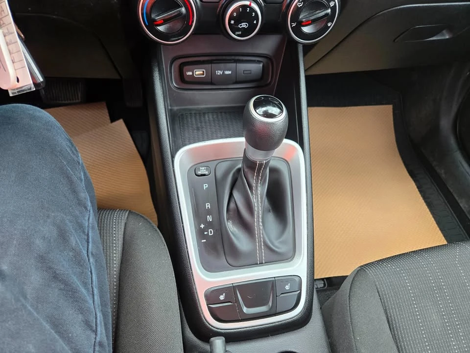 2022 Hyundai Venue - Image 15 of 18