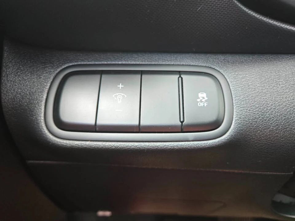 2022 Hyundai Venue - Image 16 of 18