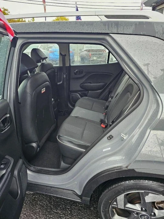 2022 Hyundai Venue - Image 6 of 17
