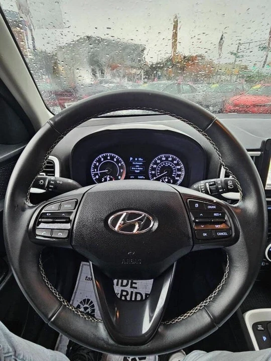 2022 Hyundai Venue - Image 9 of 17