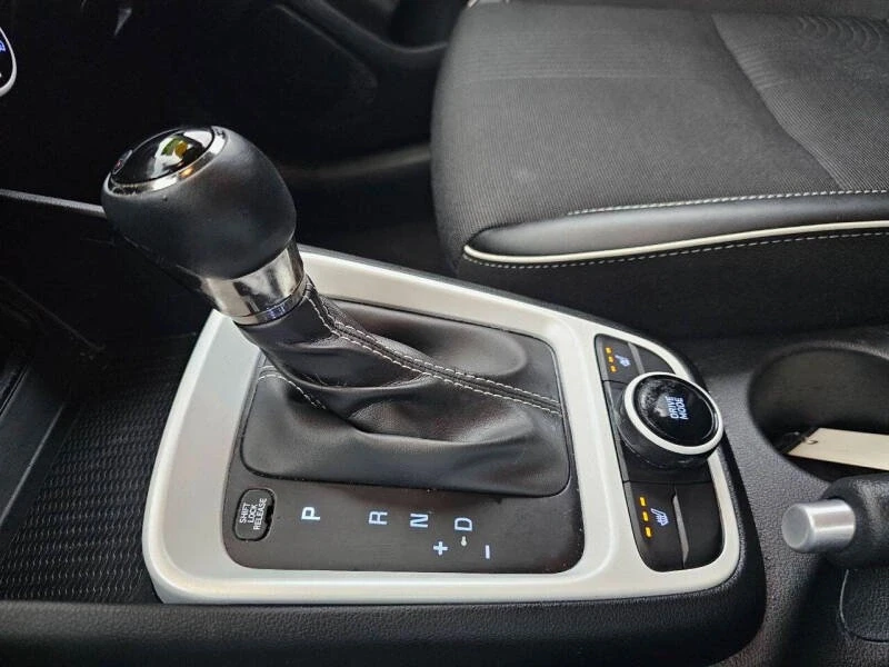 2022 Hyundai Venue - Image 12 of 17
