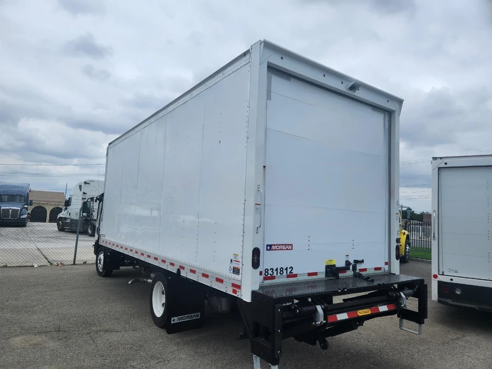 2022 Isuzu Elf - Image 12 of 12
