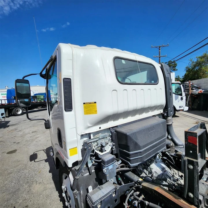 2022 Isuzu Elf - Image 27 of 31