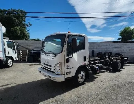 2022 Isuzu NRR Chassis