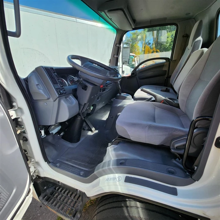 2022 Isuzu Elf - Image 15 of 31