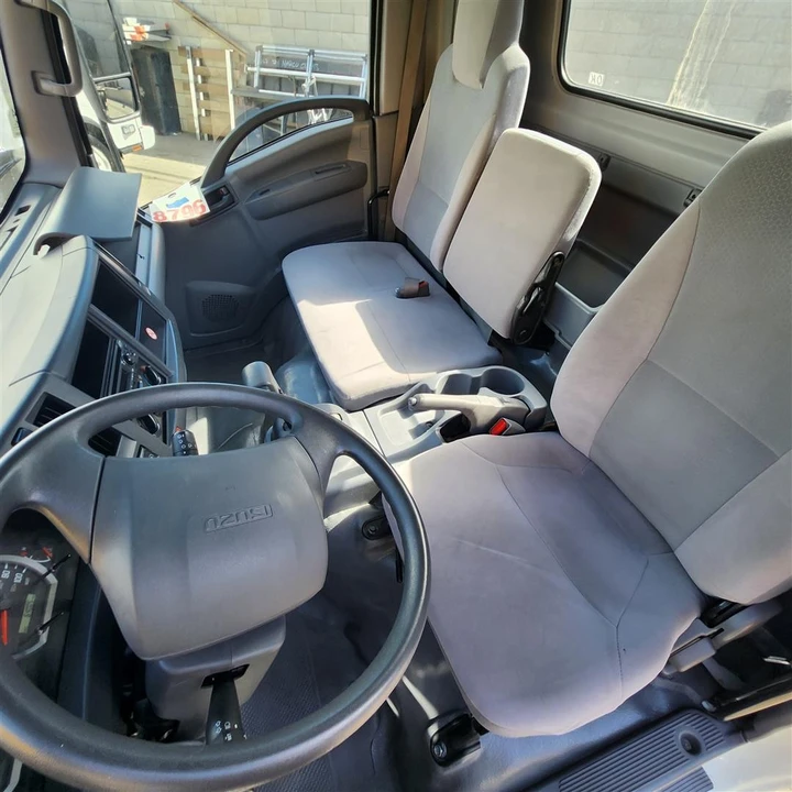 2022 Isuzu Elf - Image 17 of 31