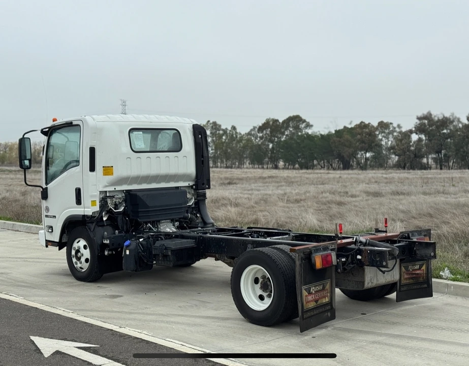 2022 Isuzu Elf - Image 3 of 11