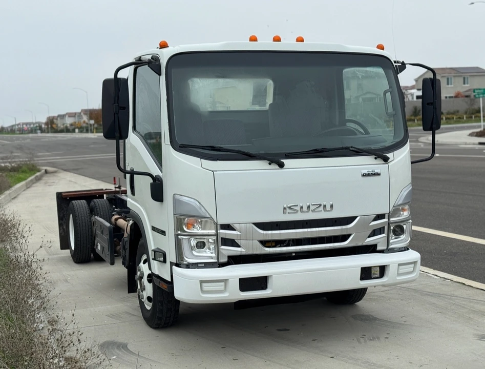 2022 Isuzu Elf - Image 6 of 11