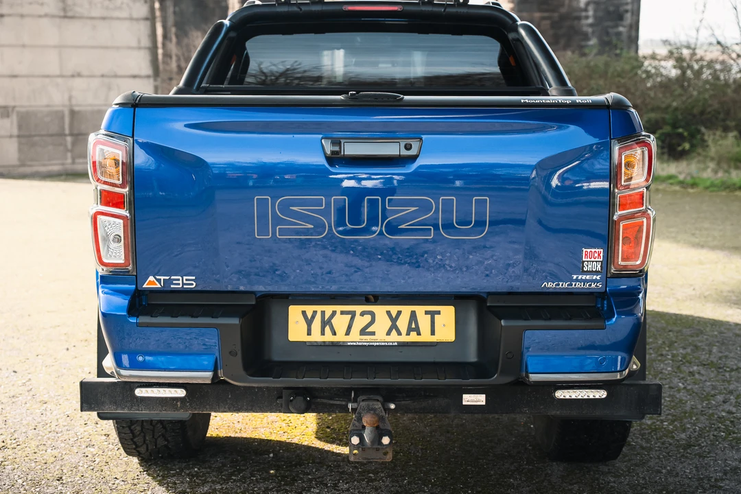 2022 Isuzu - Image 17 of 20