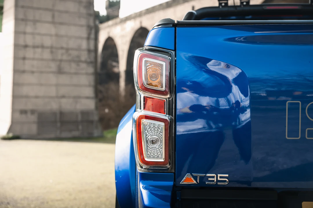 2022 Isuzu - Image 20 of 20