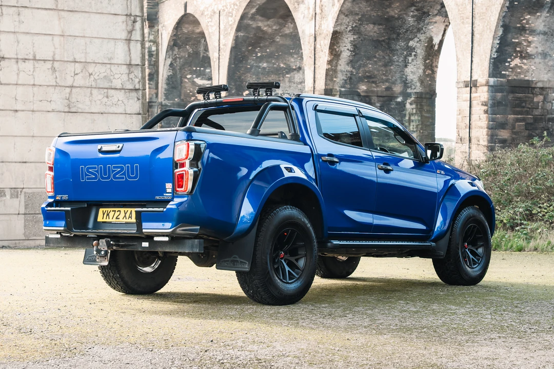 2022 Isuzu - Image 10 of 20