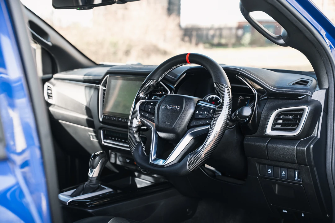 2022 Isuzu - Image 4 of 20