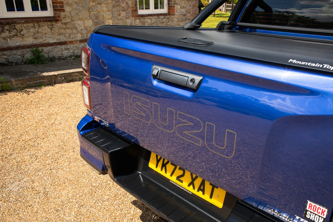 2022 Isuzu - Image 14 of 31