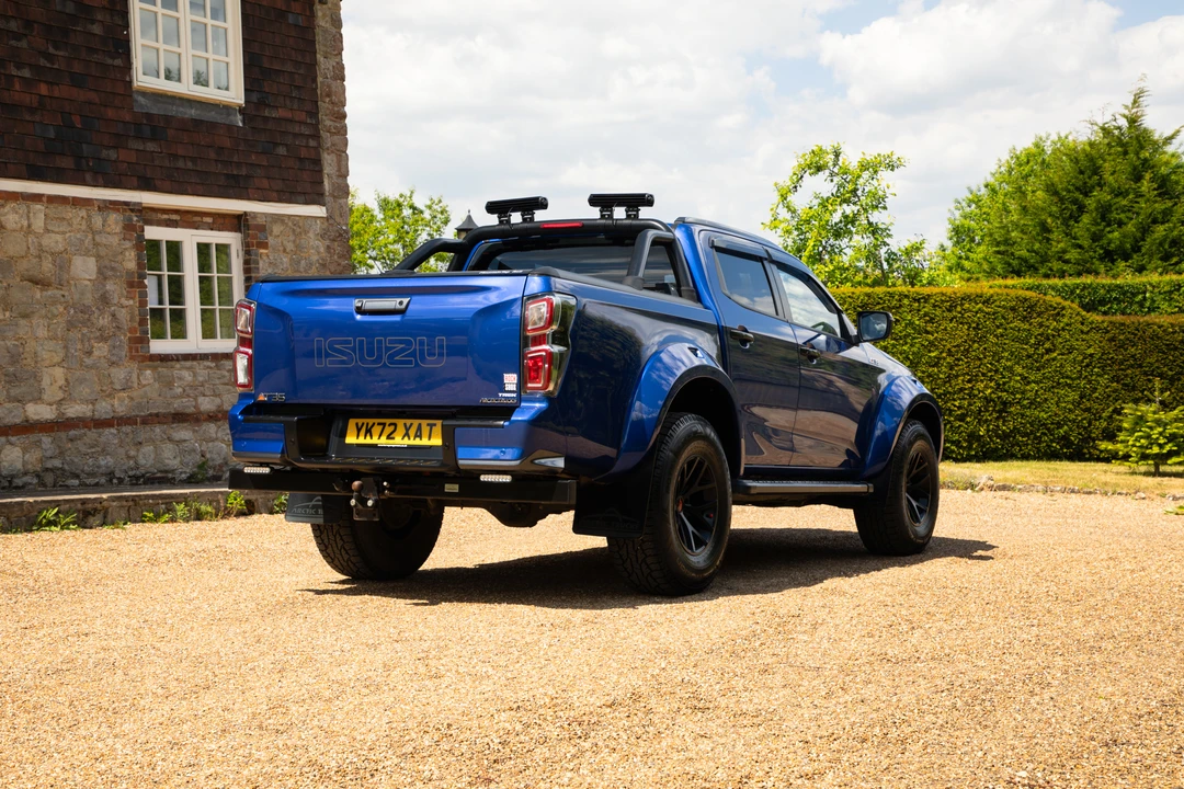 2022 Isuzu - Image 7 of 31