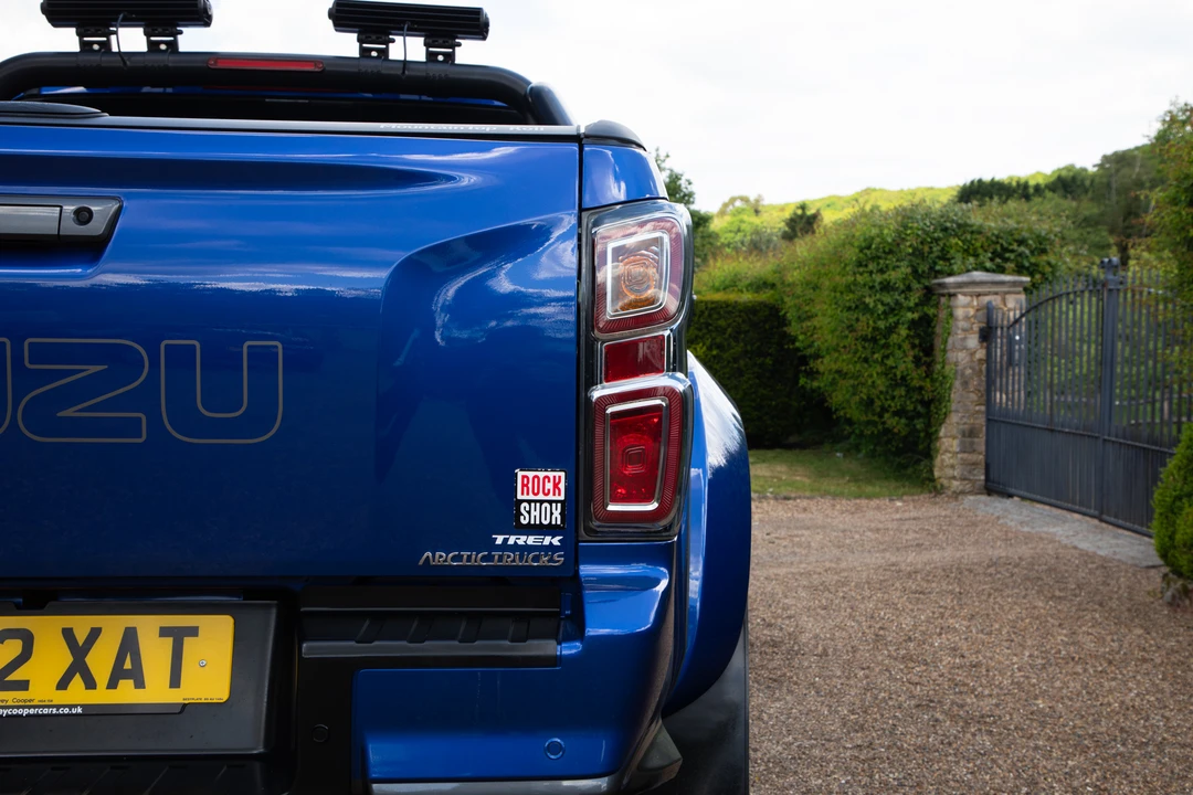 2022 Isuzu - Image 15 of 31