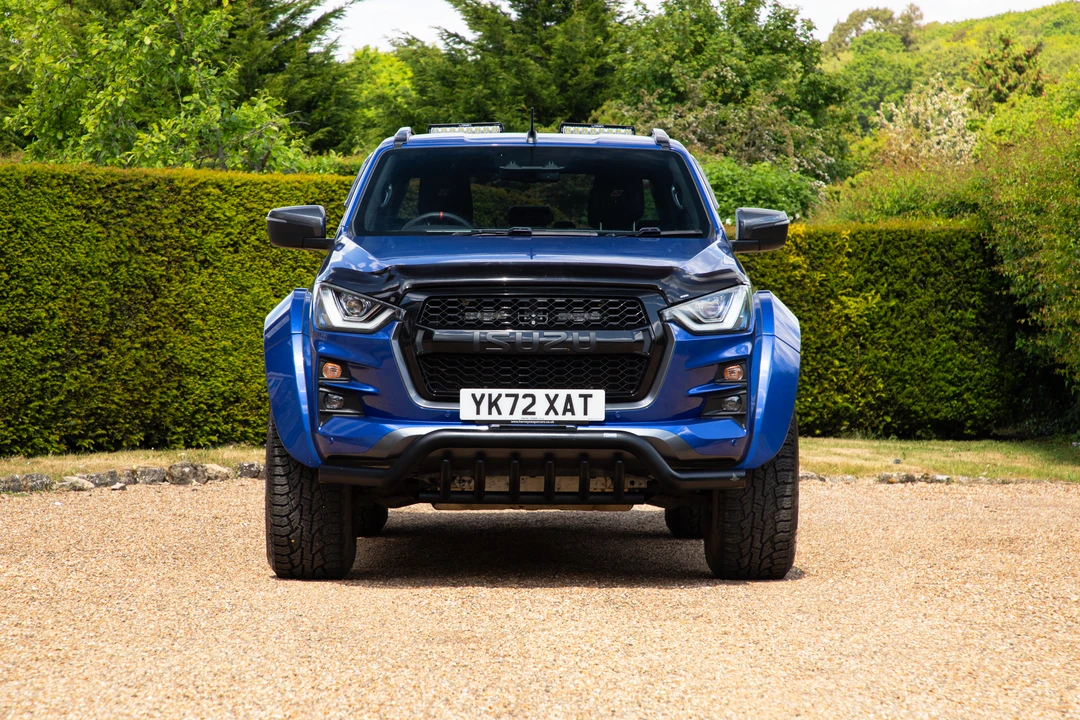 2022 Isuzu - Image 2 of 31