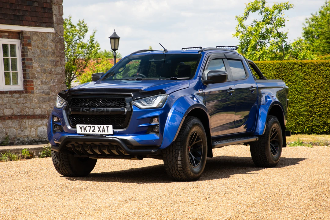 2022 Isuzu - Image 3 of 31